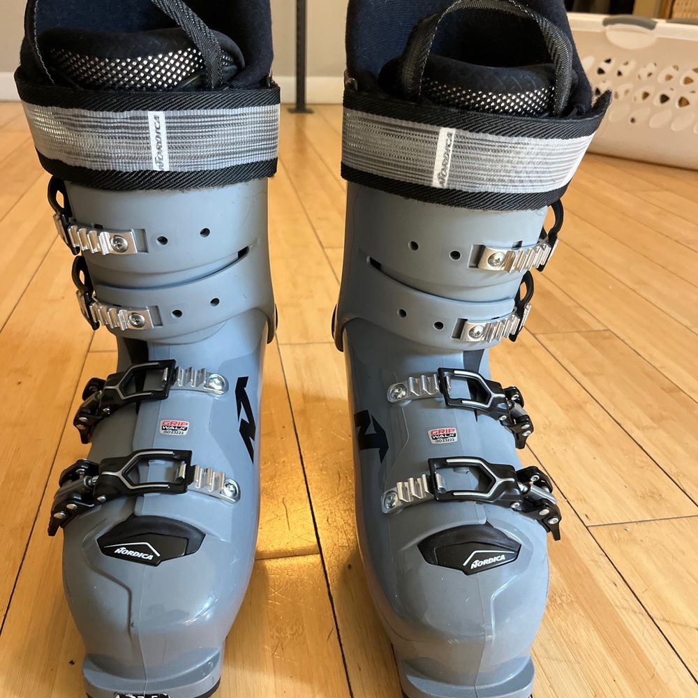 Nordica Men's Gray Ski Boots